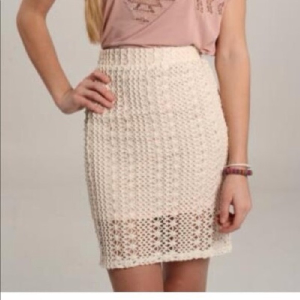 Free People Ivory Comb crochet boho pencil skirt NWT. Size 6.